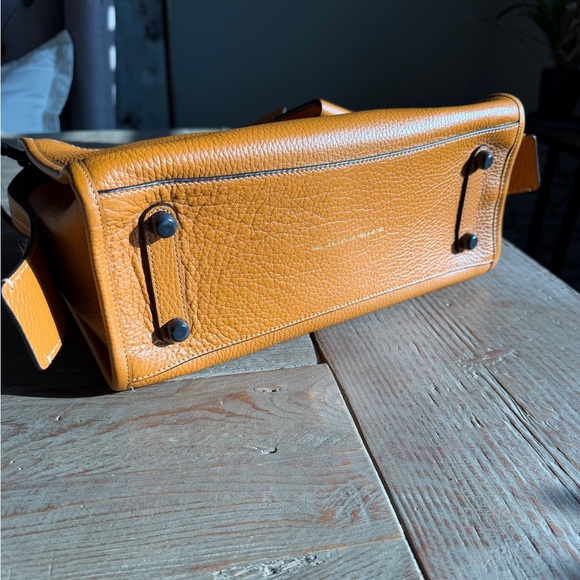 Coach 1941 Rogue 30 in the coveted Butterscotch - Picture 10 of 11